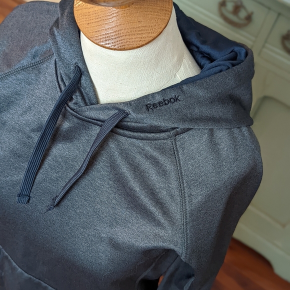 Reebok sweatshirt - Picture 3 of 5